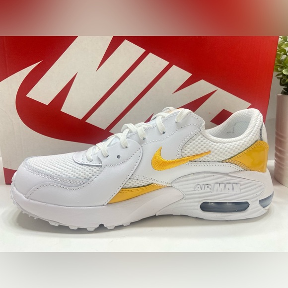 NEW Nike Air Max Excee Women’s Athletic Shoes White Yellow DX4352-100 Size 7 - Picture 4 of 9